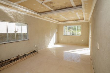 Sala de casa de condomínio para alugar com 2 quartos, 90m² em Guaratiba, Rio de Janeiro