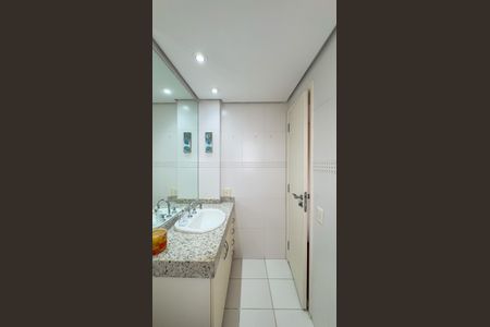 Apartamento à venda com 130m², 3 quartos e 3 vagas Apartamento à venda com 130m², 3 quartos e 3 vagasBanheiro da Suíte 3