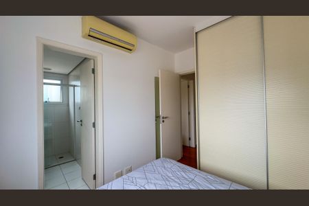 Apartamento à venda com 130m², 3 quartos e 3 vagas Apartamento à venda com 130m², 3 quartos e 3 vagasQuarto 2 - Suíte