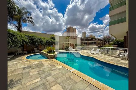 Apartamento à venda com 130m², 3 quartos e 3 vagas Apartamento à venda com 130m², 3 quartos e 3 vagasPiscina