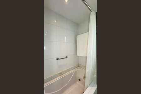 Apartamento à venda com 130m², 3 quartos e 3 vagas Apartamento à venda com 130m², 3 quartos e 3 vagasBanheiro da Suíte 1