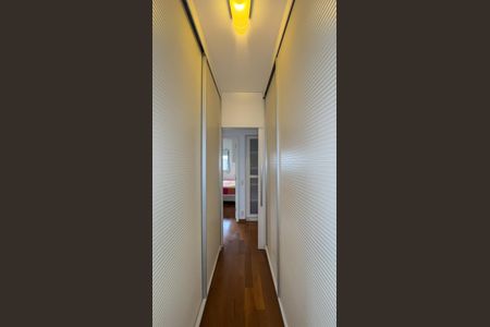 Apartamento à venda com 130m², 3 quartos e 3 vagas Apartamento à venda com 130m², 3 quartos e 3 vagasCloset da suíte