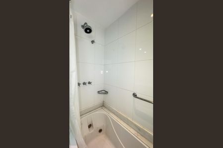 Apartamento à venda com 130m², 3 quartos e 3 vagas Apartamento à venda com 130m², 3 quartos e 3 vagasBanheiro da Suíte 1