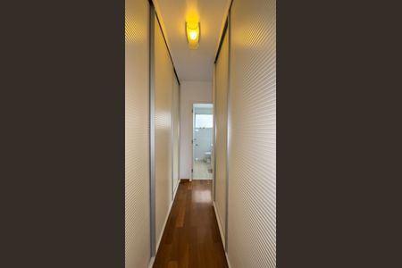 Apartamento à venda com 130m², 3 quartos e 3 vagas Apartamento à venda com 130m², 3 quartos e 3 vagasCloset da suíte