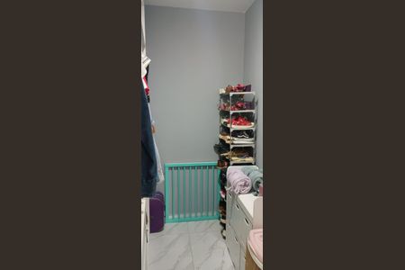 Casa à venda com 77m², 3 quartos e sem vaga Casa à venda com 77m², 3 quartos e sem vagaCloset