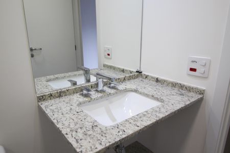 Apartamento para alugar com 67m², 2 quartos e 1 vaga Apartamento para alugar com 67m², 2 quartos e 1 vagaBanheiro da Suíte 1
