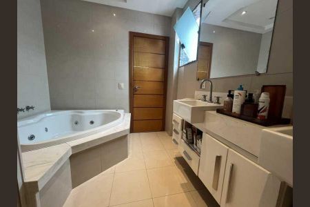 Apartamento à venda com 295m², 3 quartos e 6 vagas