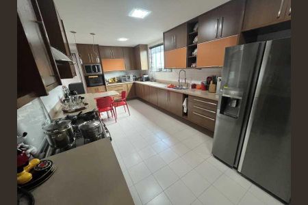 Apartamento à venda com 295m², 3 quartos e 6 vagas