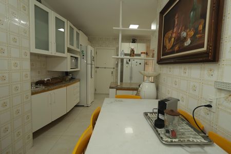 Apartamento à venda com 156m², 4 quartos e 2 vagasCozinha