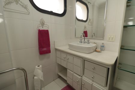 Apartamento à venda com 156m², 4 quartos e 2 vagasBanheiro da Suíte