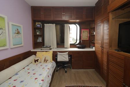 Apartamento à venda com 156m², 4 quartos e 2 vagasQuarto 2
