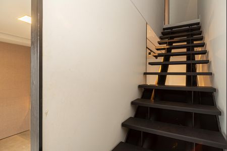Apartamento para alugar com 98m², 1 quarto e 1 vagaEscada