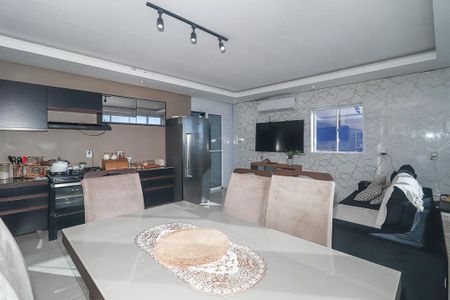 Casa à venda com 102m², 4 quartos e sem vagaSala / Cozinha