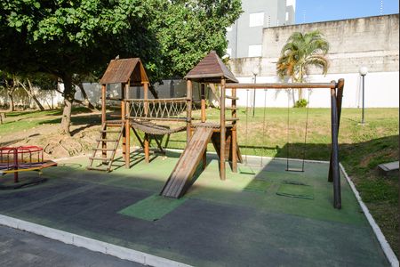 Apartamento para alugar com 46m², 2 quartos e 1 vaga Apartamento para alugar com 46m², 2 quartos e 1 vagaÁrea comum - Playground