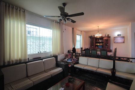 Casa à venda com 3 quartos, 300m² em São José, Belo Horizonte