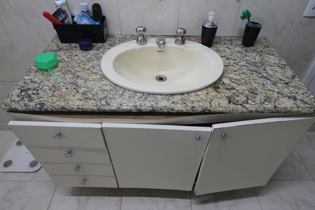 Casa à venda com 300m², 3 quartos e 4 vagasBanheiro Social