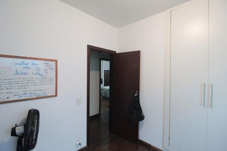 Quarto 2 de casa à venda com 3 quartos, 300m² em São José, Belo Horizonte