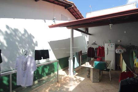 Casa à venda com 300m², 3 quartos e 4 vagasÁrea de Serviço