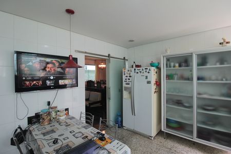 Cozinha de casa à venda com 3 quartos, 300m² em São José, Belo Horizonte