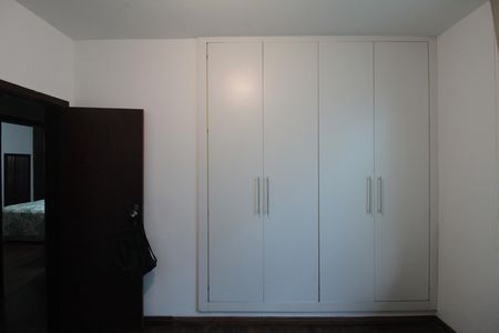 Casa à venda com 300m², 3 quartos e 4 vagasQuarto 2