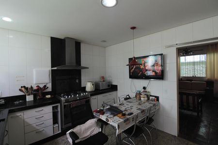 Cozinha de casa à venda com 3 quartos, 300m² em São José, Belo Horizonte