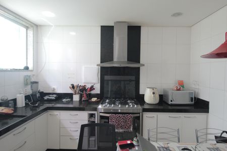 Cozinha de casa à venda com 3 quartos, 300m² em São José, Belo Horizonte