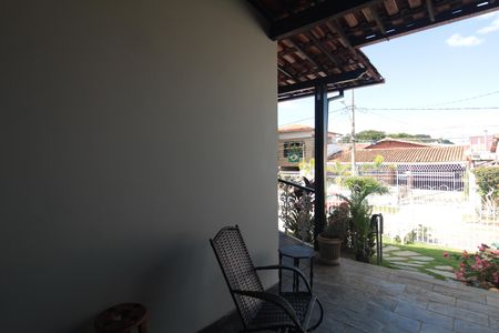 Casa à venda com 300m², 3 quartos e 4 vagasÁrea Externa