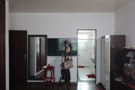 Casa à venda com 300m², 3 quartos e 4 vagasSuite