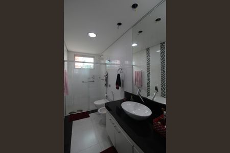 Casa à venda com 300m², 3 quartos e 4 vagasBanheiro da Suite