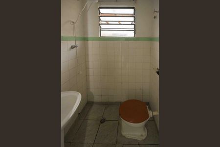 Casa para alugar com 30m², 1 quarto e sem vaga Casa para alugar com 30m², 1 quarto e sem vagaBanheiro