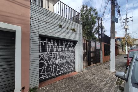 Casa para alugar com 224m², 3 quartos e 1 vaga Casa para alugar com 224m², 3 quartos e 1 vagaFachada