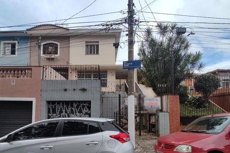 Casa para alugar com 224m², 3 quartos e 1 vaga Casa para alugar com 224m², 3 quartos e 1 vagaFachada