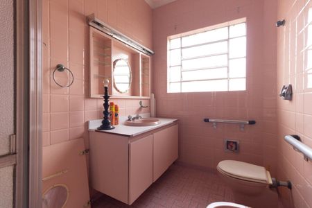 Casa para alugar com 224m², 3 quartos e 1 vaga Casa para alugar com 224m², 3 quartos e 1 vagaBanheiro Social