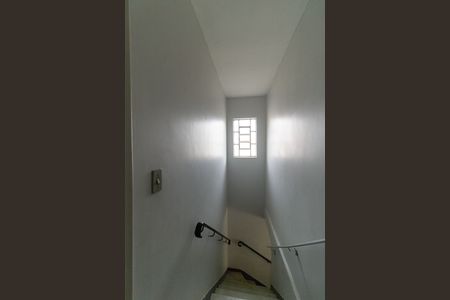 Casa para alugar com 224m², 3 quartos e 1 vaga Casa para alugar com 224m², 3 quartos e 1 vagaEscada