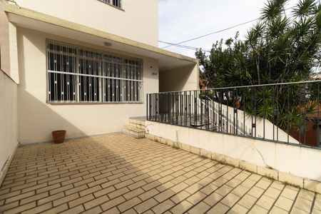 Casa para alugar com 224m², 3 quartos e 1 vaga Casa para alugar com 224m², 3 quartos e 1 vagaVaranda