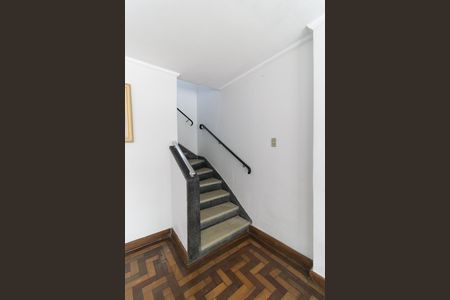 Casa para alugar com 224m², 3 quartos e 1 vaga Casa para alugar com 224m², 3 quartos e 1 vagaEscada