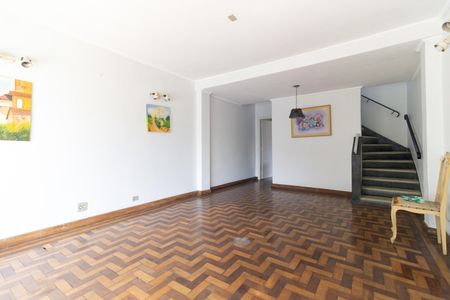 Casa para alugar com 224m², 3 quartos e 1 vaga Casa para alugar com 224m², 3 quartos e 1 vagaSala