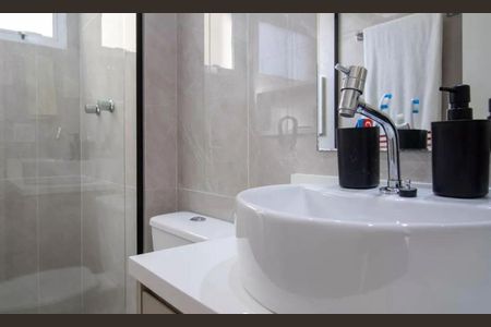 Banheiro  de apartamento à venda com 2 quartos, 55m² em Vila Andrade, São Paulo