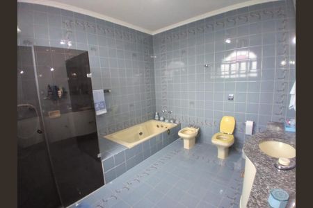 Casa à venda com 799m², 6 quartos e 13 vagasBanheiro da Suíte 2
