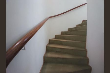 Casa à venda com 799m², 6 quartos e 13 vagasEscada