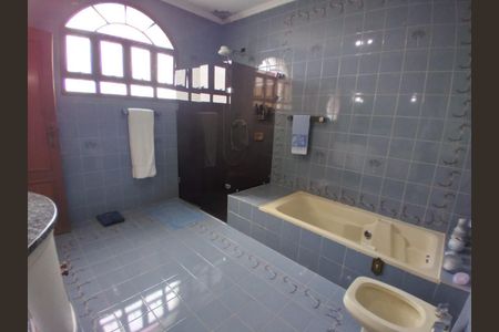 Casa à venda com 799m², 6 quartos e 13 vagasBanheiro da Suíte 2