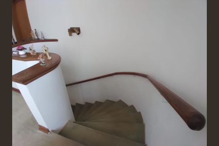 Casa à venda com 799m², 6 quartos e 13 vagasEscada