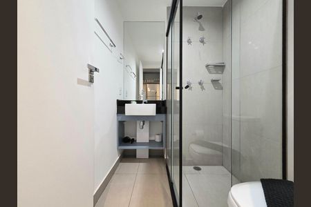 Banheiro de kitnet/studio para alugar com 1 quarto, 24m² em Vila Olímpia, São Paulo