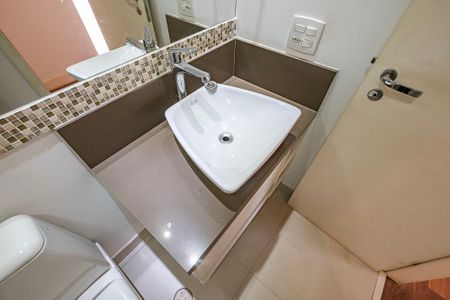 Banheiro de apartamento para alugar com 2 quartos, 64m² em Sumaré, São Paulo