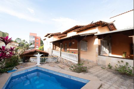 Casa à venda com 360m², 4 quartos e 2 vagas