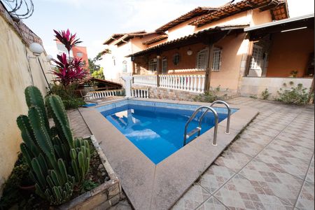 Casa à venda com 360m², 4 quartos e 2 vagas