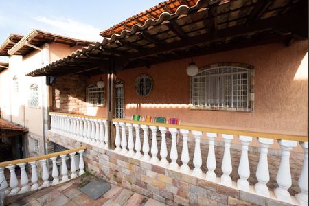 Casa à venda com 360m², 4 quartos e 2 vagas