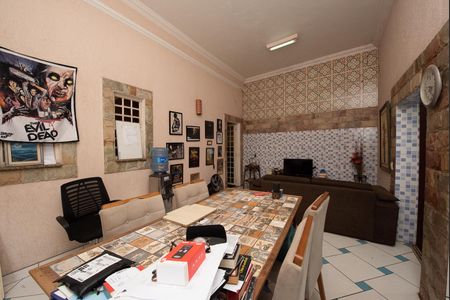 Casa à venda com 360m², 4 quartos e 2 vagas