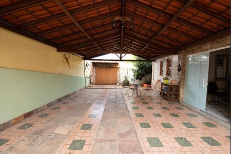 Casa à venda com 360m², 4 quartos e 2 vagas