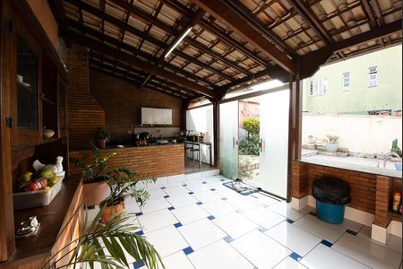 Casa à venda com 360m², 4 quartos e 2 vagas